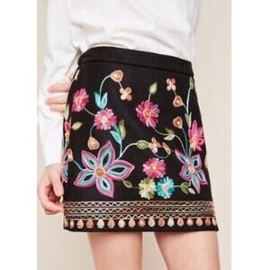 HAYDEN BLACK MINISKIRT WITH MULTICOLORED EMBROIDERED FLOWERS, SIZE MEDIUM98